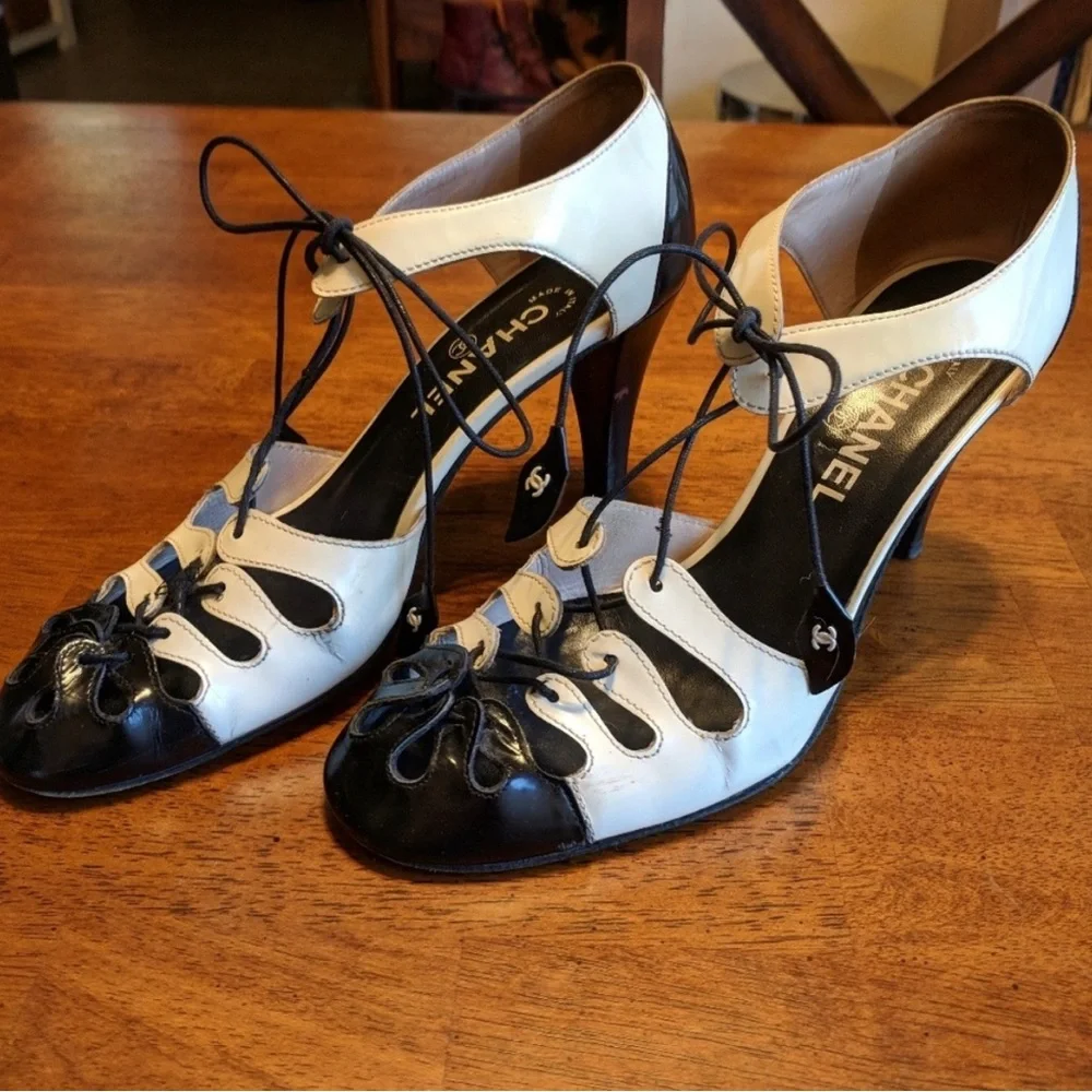 CHANEL Heels. Black and White. Size 38 - Picture 2 of 9